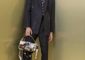 Você também vai querer usar o primeiro look masculino de Karl Lagerfeld para a Fendi