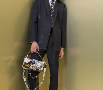 Você também vai querer usar o primeiro look masculino de Karl Lagerfeld para a Fendi
