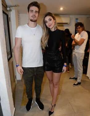 Solteira! Irmã de Luan Santana, Bruna Santana termina namoro com sertanejo Breno. 45 Solteira! Irmã de Luan Santana, Bruna Santana termina namoro com sertanejo Breno.