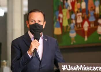 ‘Bolsonaro comete ato criminoso’, diz João Doria sobre vacina