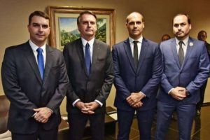 Quebras de sigilo revelam indícios de rachadinhas de Jair Bolsonaro e Carlos 46 BB1eBB0K 1
