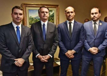 Quebras de sigilo revelam indícios de rachadinhas de Jair Bolsonaro e Carlos