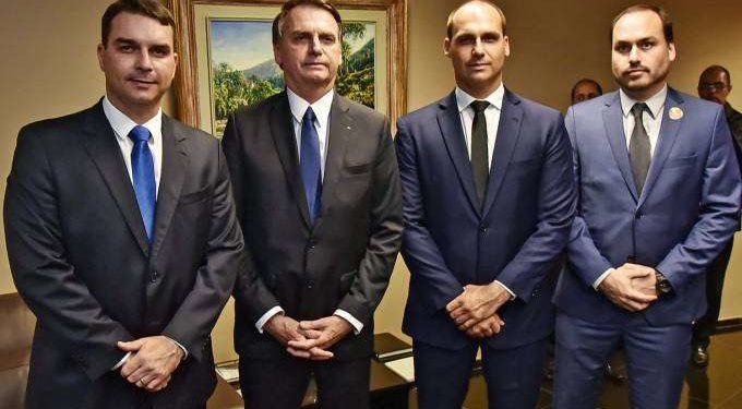 Quebras de sigilo revelam indícios de rachadinhas de Jair Bolsonaro e Carlos 45 Quebras de sigilo revelam indícios de rachadinhas de Jair Bolsonaro e Carlos