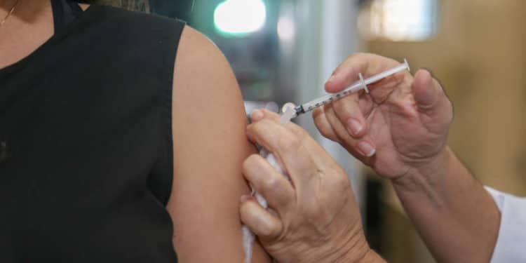 São Paulo começa a vacinar hoje pessoas de 58 e 59 anos 45 São Paulo começa a vacinar hoje pessoas de 58 e 59 anos