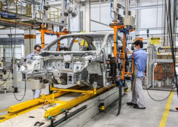 Presidente da Volkswagen no Brasil prevê novas paralisações por falta de insumos: ‘É uma luta diária’