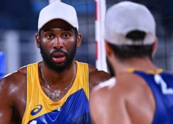 Evandro/Bruno Schmidt vence dupla polonesa e se classifica em 1º no vôlei de praia