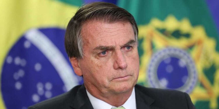Bolsonaro come na mão dos que criticava 45 Bolsonaro come na mão dos que criticava