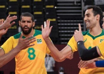 Em jogo complicado, Brasil vira contra Argentina no vôlei masculino.