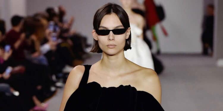 Vestido oversizid, o queridinho dos anos 90, agora é o Must-Have da vez!