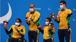 Em chegada emocionante, Brasil conquista bronze no revezamento 4x50m livre 20 pontos em Tóquio 46 1629979128026