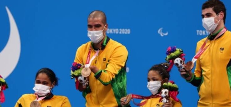 Em chegada emocionante, Brasil conquista bronze no revezamento 4x50m livre 20 pontos em Tóquio 45 Em chegada emocionante, Brasil conquista bronze no revezamento 4x50m livre 20 pontos em Tóquio