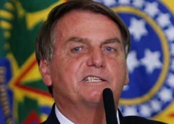Bolsonaro entrega ao Congresso novo Bolsa Família e proposta para parcelar precatórios