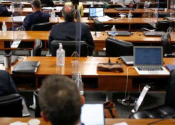 Ao vivo: CPI ouve diretor do FIB Bank, Roberto Pereira Ramos Júnior