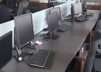 Metade de quem está em home office espera voltar ao escritório em 6 meses