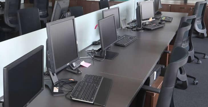 Metade de quem está em home office espera voltar ao escritório em 6 meses