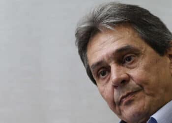 PF prende Roberto Jefferson, aliado de Jair Bolsonaro, após determinação de Alexandre de Moraes