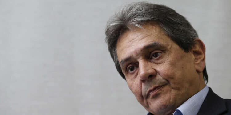 PF prende Roberto Jefferson, aliado de Jair Bolsonaro, após determinação de Alexandre de Moraes 45 PF prende Roberto Jefferson, aliado de Jair Bolsonaro, após determinação de Alexandre de Moraes
