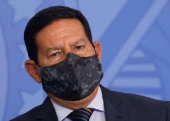 Mourão confirma reunião com Barroso, defende urna eletrônica e descarta impeachment de ministros