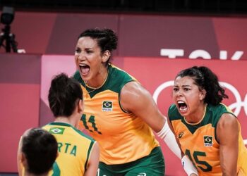 Brasil vira sobre russas e está na semifinal do vôlei feminino nas Olimpíadas.