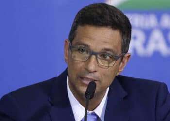 Presidente do BC diz que Petrobras muda preços ‘muito rápido’ e que levará Selic ‘aonde precisar’