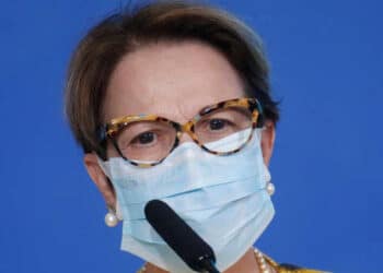 Eduardo Bolsonaro, ministra Tereza Cristina e advogado-geral da União testam positivo para covid-19