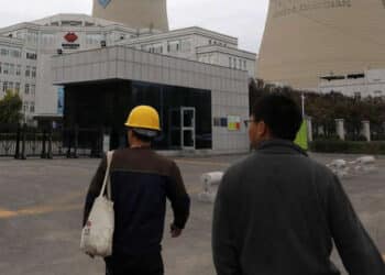 China tenta sanar crise energética vendo preço do carvão subir e inverno chegar