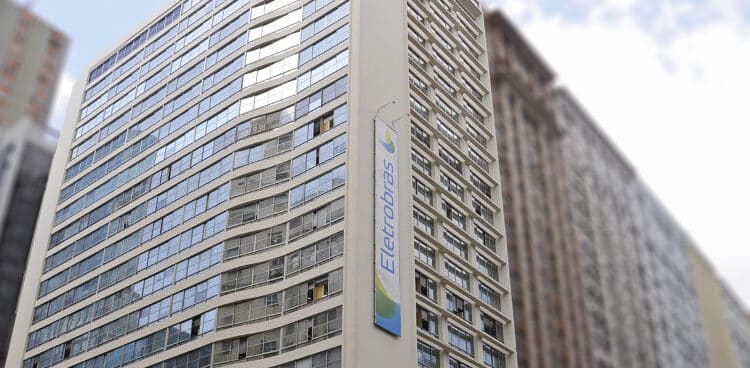 Eletrobras pagará à União R$ 23,2 bilhões por novos contratos de usinas 45 Eletrobras pagará à União R$ 23,2 bilhões por novos contratos de usinas