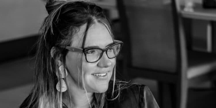 Reconhecida internacionalmente, a Designer de joias Márcia Zaneti nos conta em entrevista um pouco de sua trajetória.