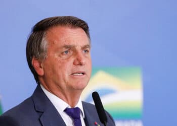 Radicalização de Bolsonaro fragiliza base, e Congresso deve devolver MP das fake news