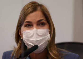 Apoio a pauta bolsonarista na pandemia causa racha em entidades médicas