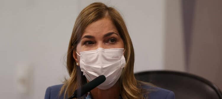 Apoio a pauta bolsonarista na pandemia causa racha em entidades médicas