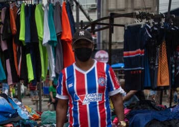 Informalidade e aplicativos viram única opção para garantir renda