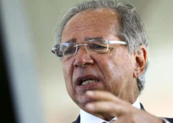 Planalto pressiona Guedes na reta final para garantir dinheiro do Auxílio Brasil