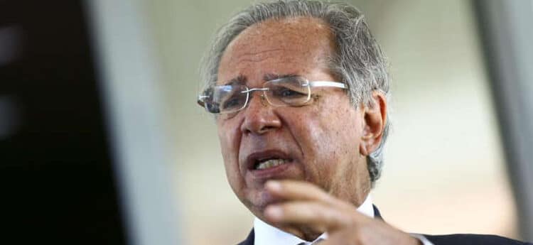 Planalto pressiona Guedes na reta final para garantir dinheiro do Auxílio Brasil 45 Planalto pressiona Guedes na reta final para garantir dinheiro do Auxílio Brasil
