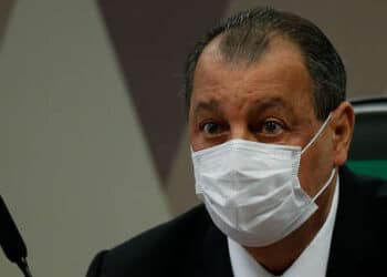 Omar Aziz expõe crise com Renan e diz que ninguém é dono da verdade para impor relatório da CPI