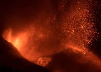 Fim da erupção do vulcão de La Palma não está perto, afirmam especialistas.