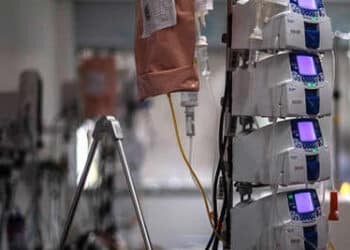 Brasil notifica 399 mortes por covid-19 em 24 horas; média móvel é de 337