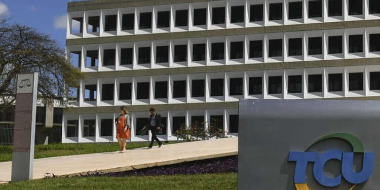 TCU quer inspecionar Palácio do Planalto sobre orçamento secreto