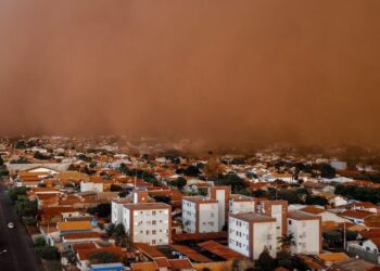 Tempestade de poeira atinge Catanduva, no interior paulista