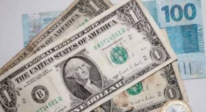 Dólar bate R$ 5,67 após Guedes pedir licença para furar teto por Auxílio Brasil de R$ 400 46 alta do dolar 21022020155717579
