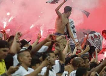 Volta de 100% de público na Neo Química Arena anima Corinthians por reação no Brasileirão
