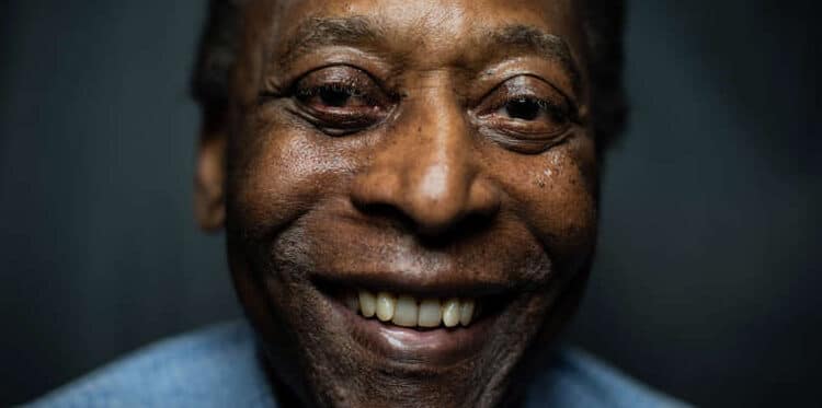 Pelé é internado em São Paulo para seguir tratamento contra tumor
