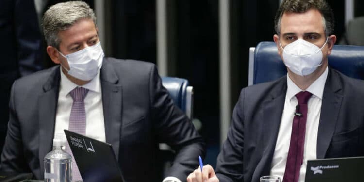 Congresso promulga PEC dos Precatórios, que abre espaço o Auxílio Brasild