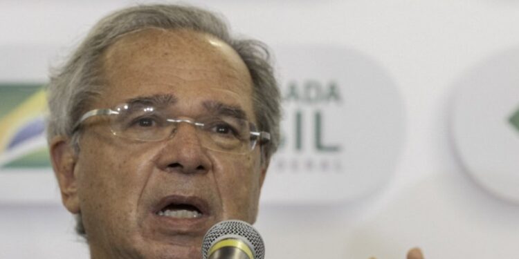 Depois de fala de Guedes, FMI confirma que fechará escritório no Brasil