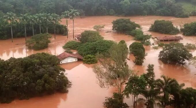 Chuvas em MG deixam dez mortos em 24 horas