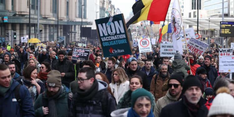 Milhares protestam contra medidas anti-covid na Europa