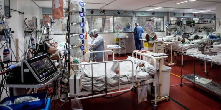 Contágio é o maior em 18 meses; lotação de UTI covid supera 80% em 6 Estados e DF 45 Contágio é o maior em 18 meses; lotação de UTI covid supera 80% em 6 Estados e DF