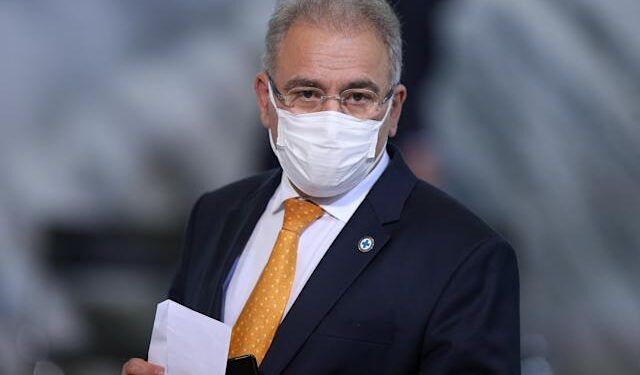 Queiroga erra e diz que 4.000 morreram por vacina