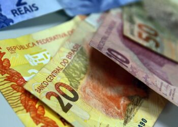 Reajuste do salário mínimo fica abaixo da inflação acumulada em 2021