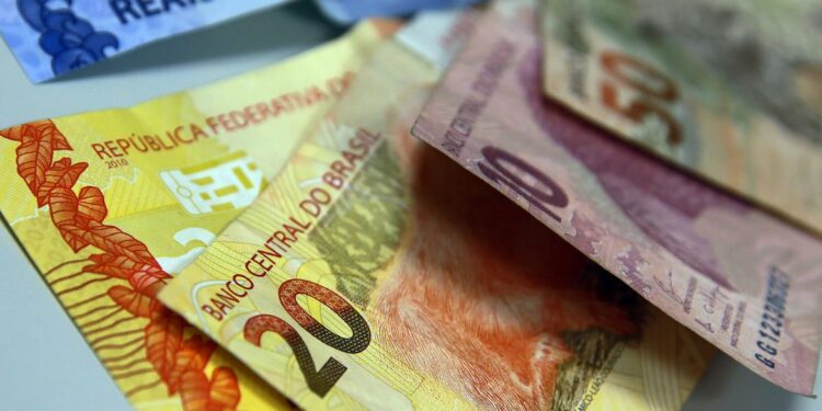 Reajuste do salário mínimo fica abaixo da inflação acumulada em 2021 45 Reajuste do salário mínimo fica abaixo da inflação acumulada em 2021